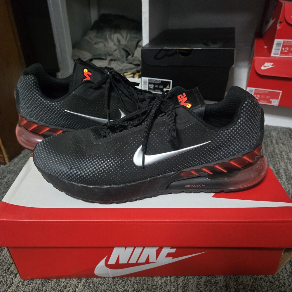 Nike Men’s Air Max Phoenix Shoes